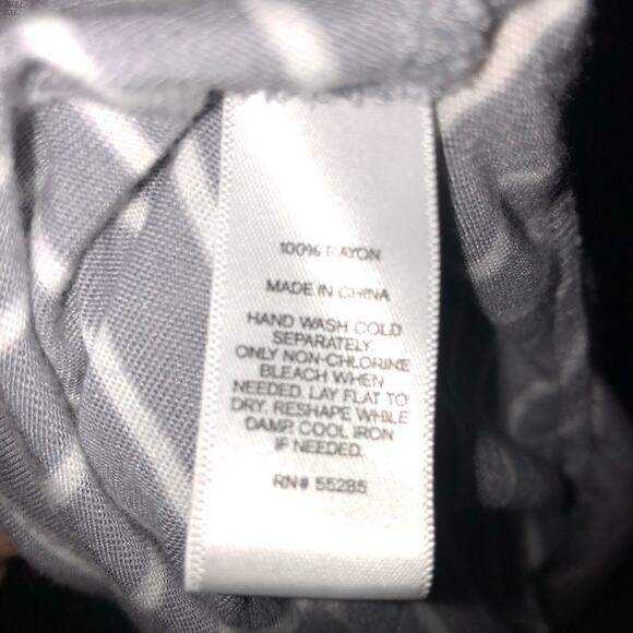 Express Gray White Striped Sleeveless Shirt Size M - Picture 8 of 8